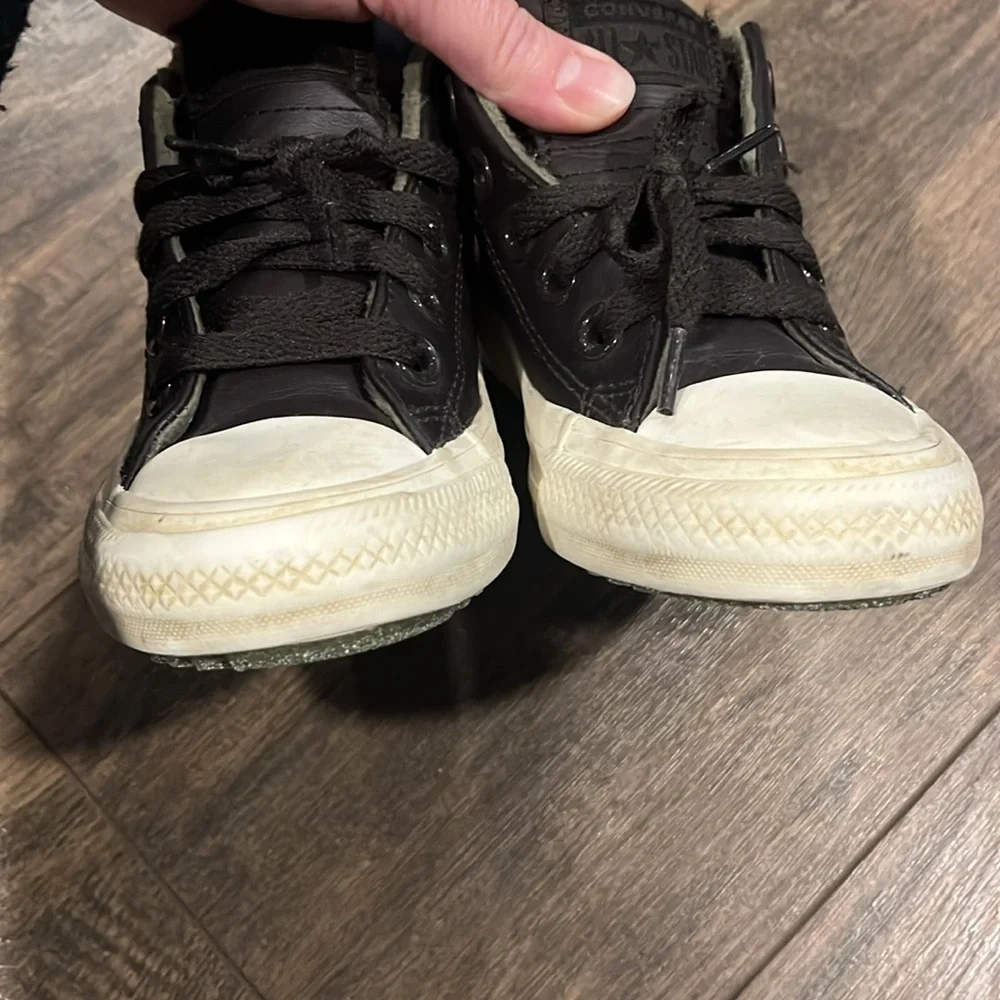 Converse All Star Chuck Taylor Youth 11 Leather Lace Up Shoes